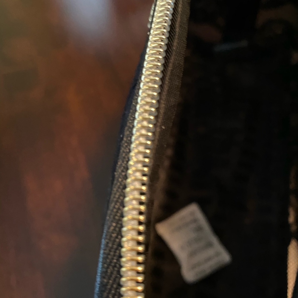 NEW Floral Lace glam Bag: 8 2/3”L x 3”Wx43/4” H - Picture 4 of 9